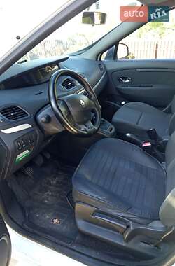Минивэн Renault Scenic 2013 в 