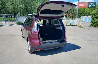 Минивэн Renault Scenic 2015 в 