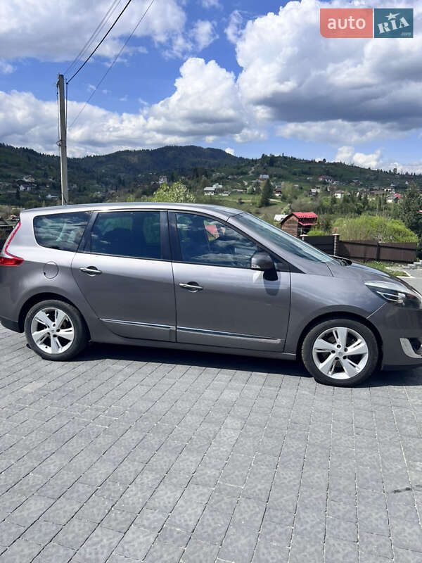 Минивэн Renault Scenic 2012 в Славском