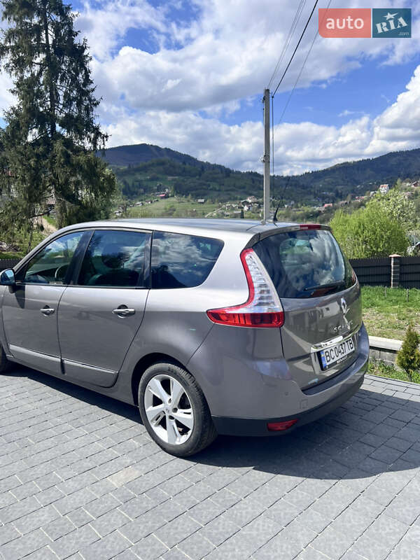Минивэн Renault Scenic 2012 в Славском