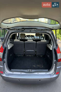 Минивэн Renault Scenic 2009 в 