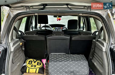Минивэн Renault Scenic 2004 в 