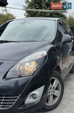 Минивэн Renault Scenic 2011 в 