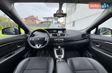 Минивэн Renault Scenic 2011 в 