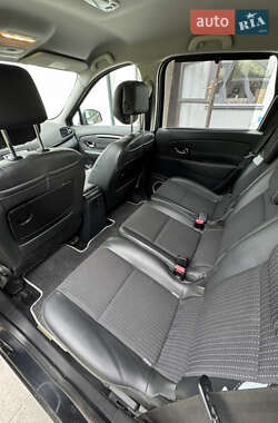 Минивэн Renault Scenic 2011 в 