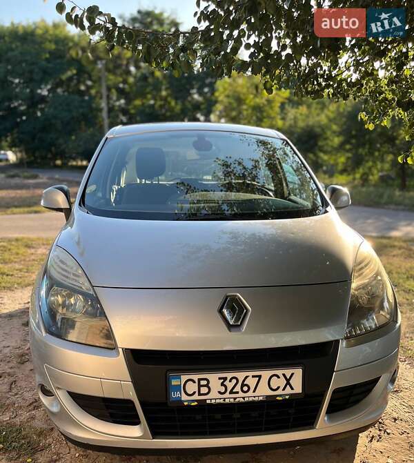 Минивэн Renault Scenic 2010 в 
