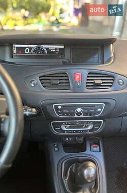 Минивэн Renault Scenic 2010 в 