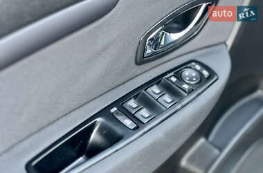 Минивэн Renault Scenic 2015 в 