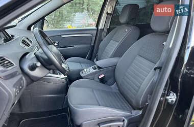 Минивэн Renault Scenic 2015 в 