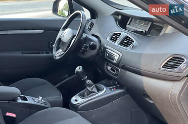 Минивэн Renault Scenic 2015 в 