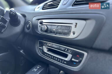 Минивэн Renault Scenic 2015 в 