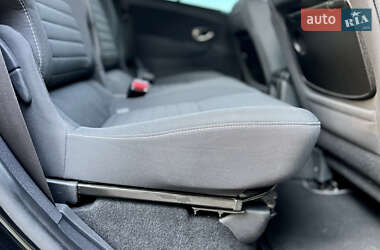 Минивэн Renault Scenic 2015 в 