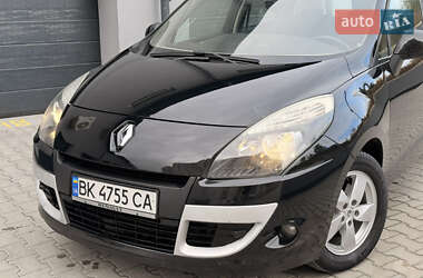 Минивэн Renault Scenic 2012 в 