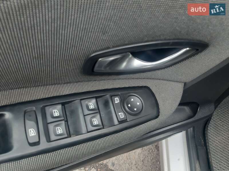 Минивэн Renault Scenic 2011 в Хороле
