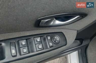 Минивэн Renault Scenic 2011 в 