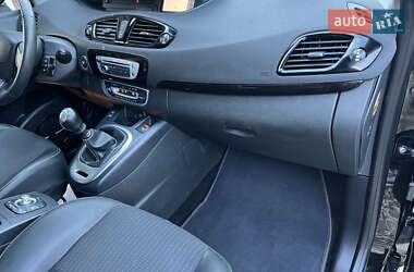 Минивэн Renault Scenic 2012 в 