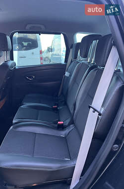 Минивэн Renault Scenic 2012 в 