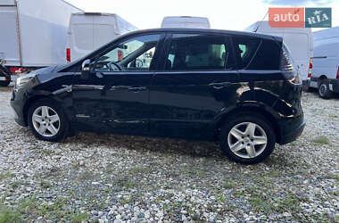 Минивэн Renault Scenic 2012 в 