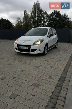 Минивэн Renault Scenic 2010 в 