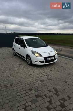 Минивэн Renault Scenic 2010 в 