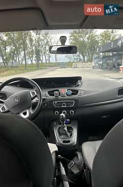 Минивэн Renault Scenic 2010 в 