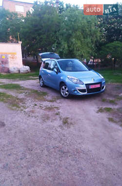 Минивэн Renault Scenic 2010 в 