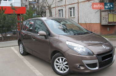 Минивэн Renault Scenic 2011 в 