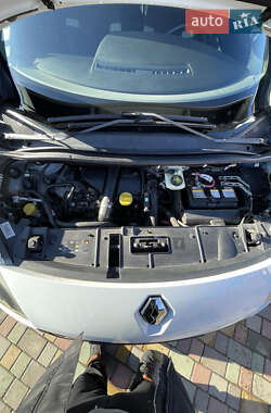 Минивэн Renault Scenic 2012 в 