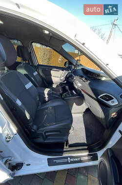 Минивэн Renault Scenic 2012 в 
