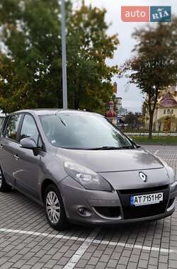 Минивэн Renault Scenic 2010 в 