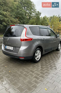 Минивэн Renault Scenic 2012 в 