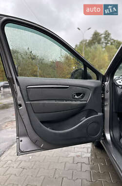 Минивэн Renault Scenic 2012 в 