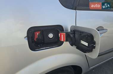 Минивэн Renault Scenic 2006 в  фото 6 Минивэн Renault Scenic 2006 в
