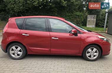 Минивэн Renault Scenic 2011 в 