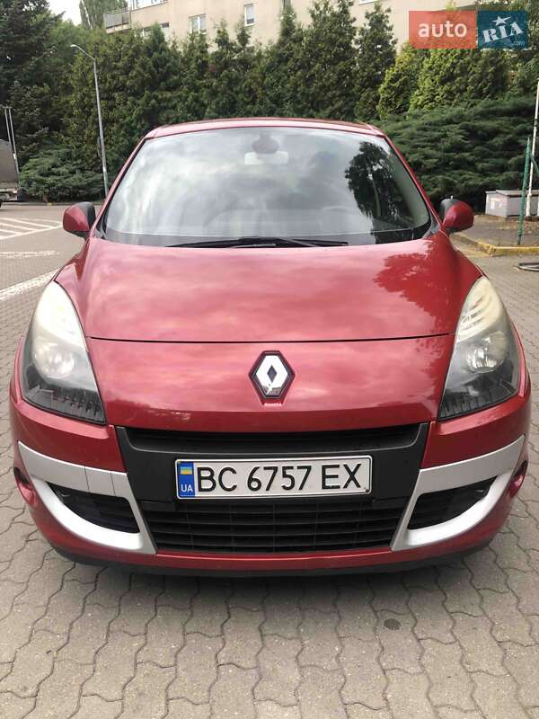 Минивэн Renault Scenic 2011 в 