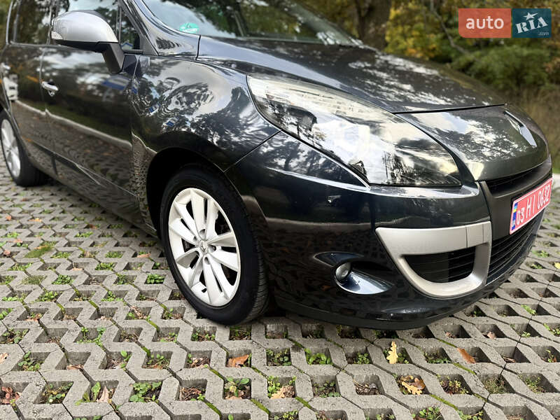 Минивэн Renault Scenic 2010 в Буче