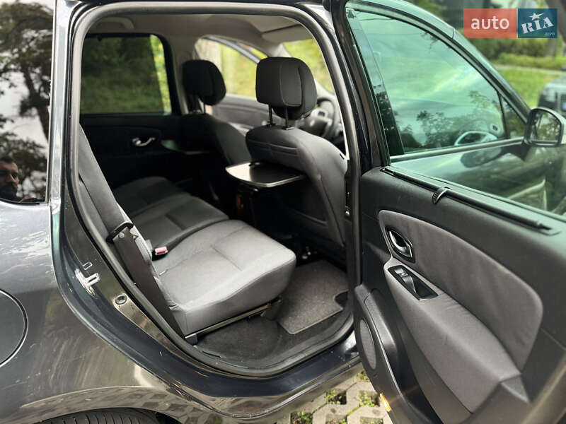 Минивэн Renault Scenic 2010 в Буче