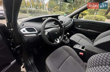 Минивэн Renault Scenic 2010 в 