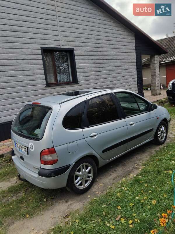 Минивэн Renault Scenic 2003 в Вараше