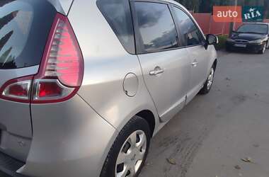 Минивэн Renault Scenic 2011 в 