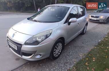 Минивэн Renault Scenic 2011 в 