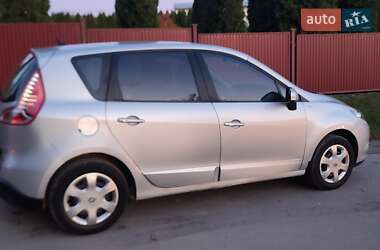 Минивэн Renault Scenic 2011 в 