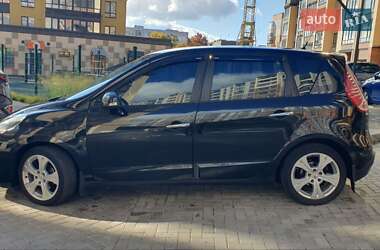 Минивэн Renault Scenic 2011 в 