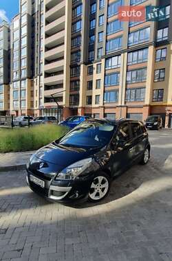 Минивэн Renault Scenic 2011 в 