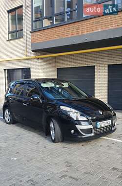 Минивэн Renault Scenic 2011 в 