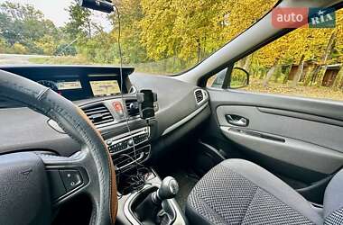 Минивэн Renault Scenic 2011 в 