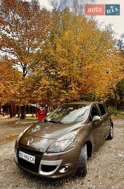 Минивэн Renault Scenic 2011 в 