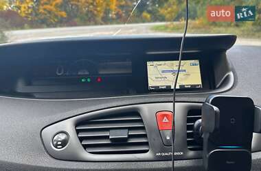 Минивэн Renault Scenic 2011 в 