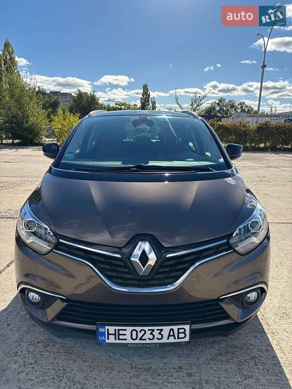 Мінівен Renault Scenic 2017 в  фото Мінівен Renault Scenic 2017 в