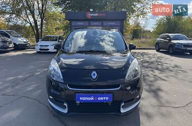 Минивэн Renault Scenic 2013 в 